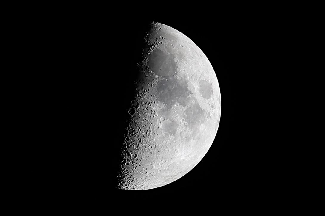 Moon photo in its 1st quarter